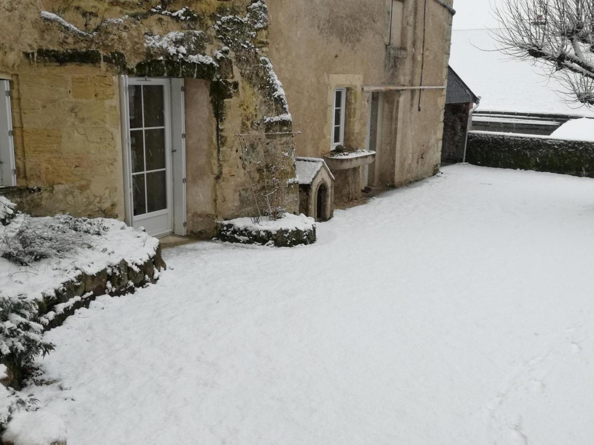 Maison Troglodyte Elegante Avec Spa, Salle De Jeux Et Jardin Clos A Vouvray - Fr-1-381-87 Exterior foto